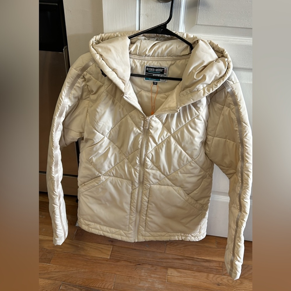 Men’s Beige Colored Puffy Coat size Medium NWOT